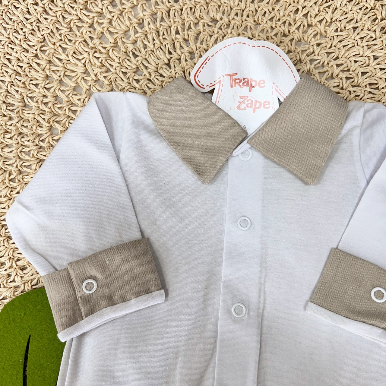 body gola bordada- branco com tecido bege linho